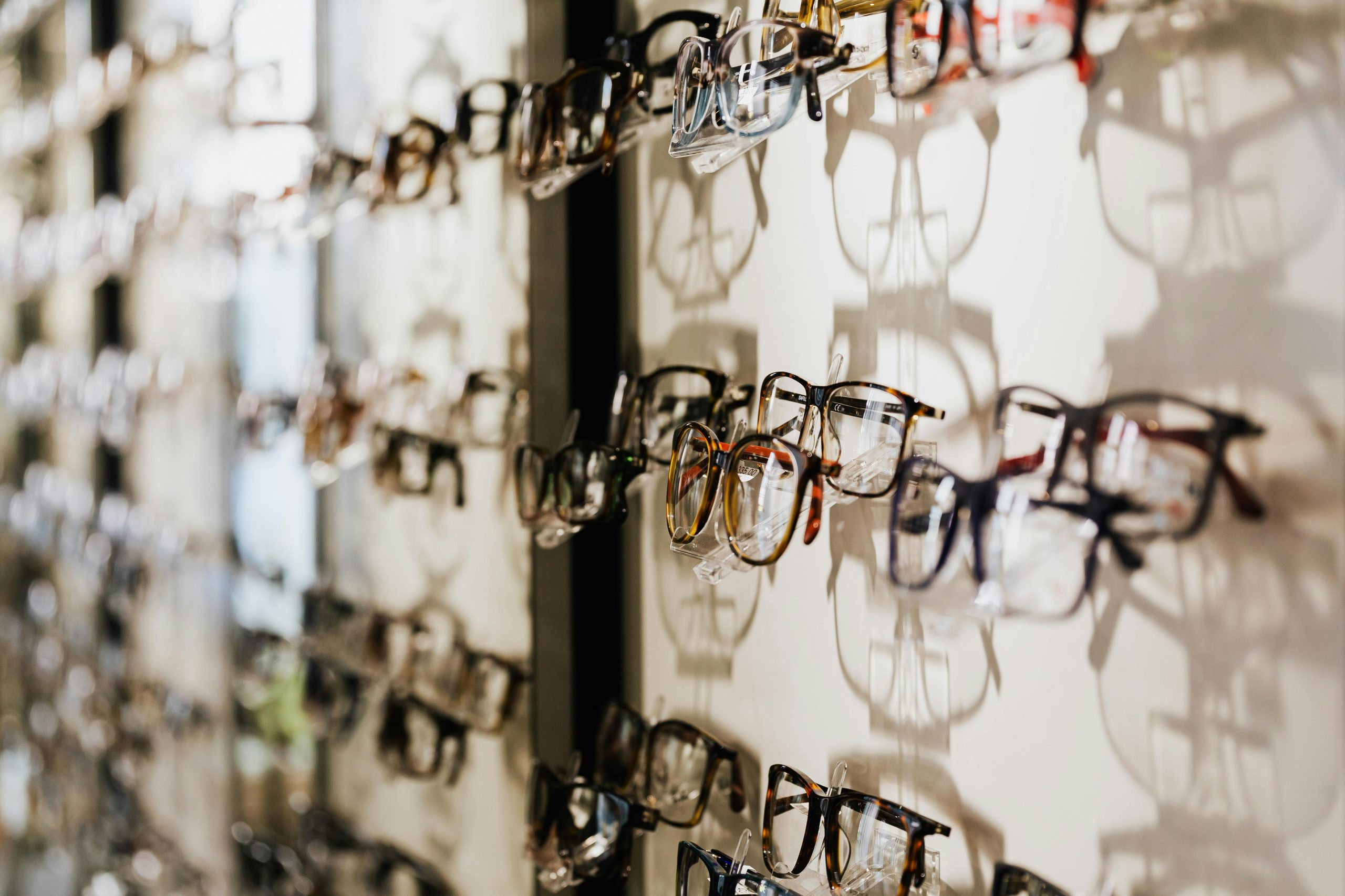 HuaChi Optical eyewear sample display